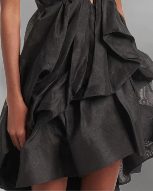 NOIR AIR – Light. Sculpted. Effortlessly Bold.