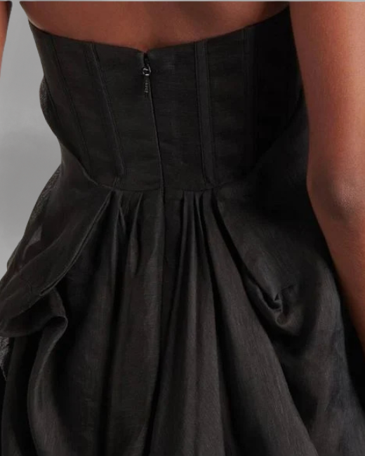 NOIR AIR – Light. Sculpted. Effortlessly Bold.